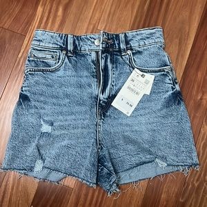 Never worn, tag still on denim shorts from Zara. Size 4